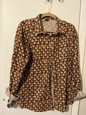 DESIGN FASHION BUTTON DOWN BLOUSE SZ L